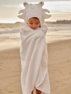 Toddler Hooded Towel And Washcloth Set -Snuggle And Style BDF SS23 BEACH B 0956 V1