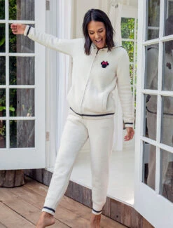 CozyChic® Classic Disney Women's Minnie Jogger -Snuggle And Style BFD FALL 7 8 20 D3 0584 v01