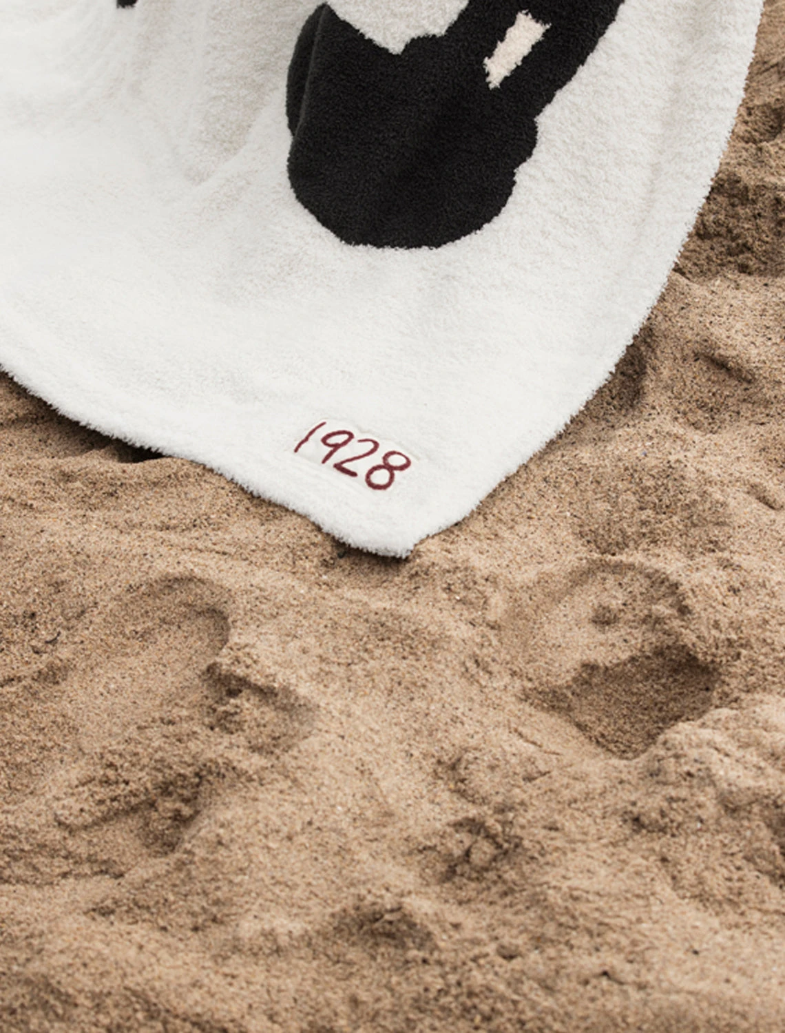 CozyChic® Classic Disney Mickey & Minnie Mouse Throw 3 CozyChic® Classic Disney Mickey & Minnie Mouse Throw - Image 3