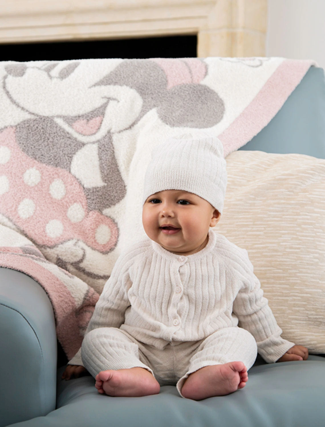 CozyChic® Vintage Disney Minnie Mouse Baby Blanket 2 CozyChic® Vintage Disney Minnie Mouse Baby Blanket - Image 2