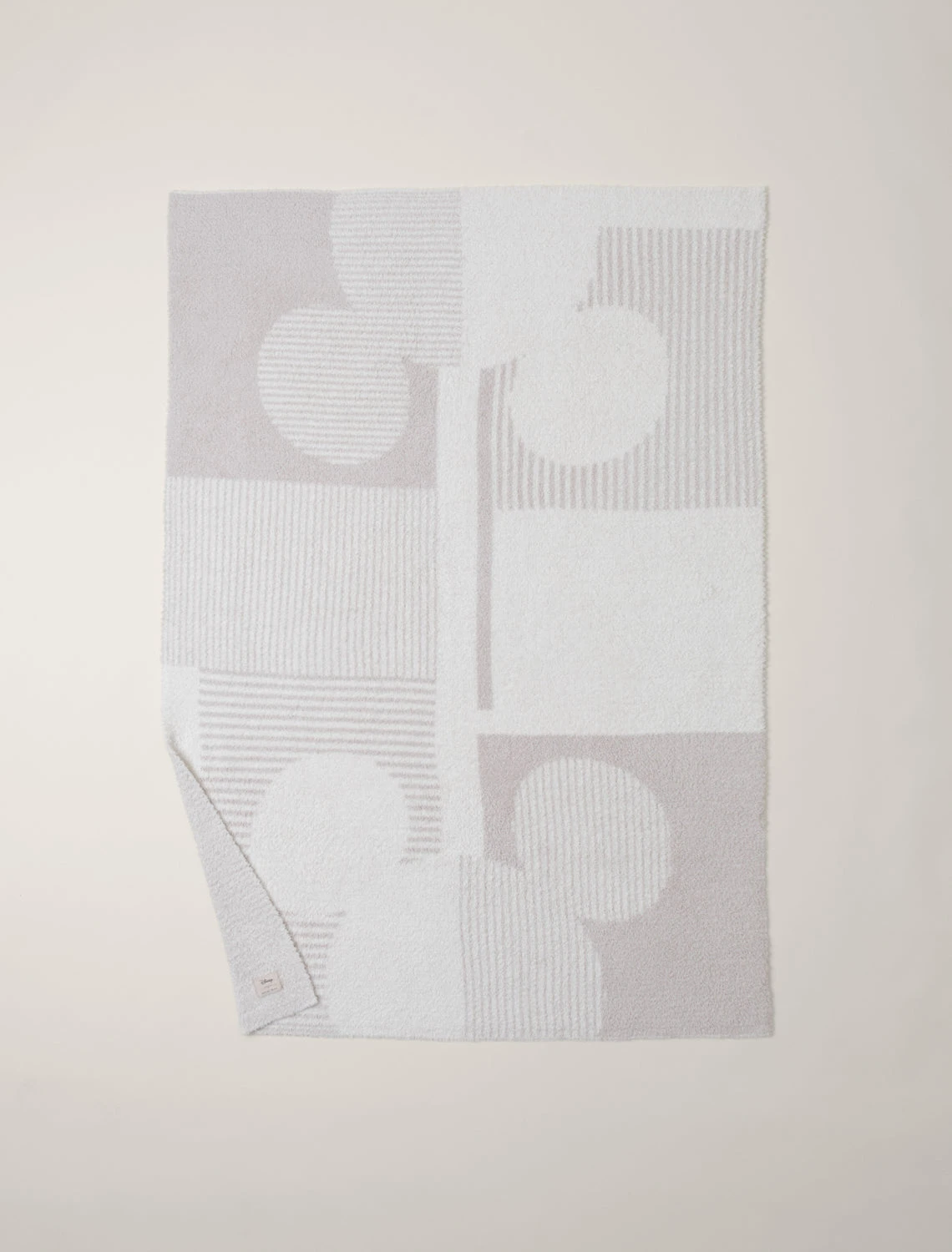 CozyChic® Disney Deco Mickey Throw 3 CozyChic® Disney Deco Mickey Throw - Image 3